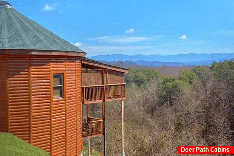 Custom Round Cabin with View of Mountains - Star Gazer