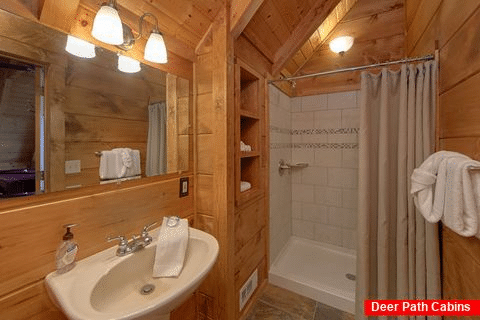 2 Privat Bath Rooms 1 Bedroom Cabin Sleeps 4 - The Overlook