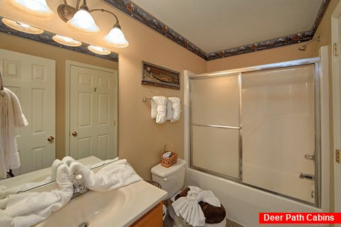 2 Bedroom Cabin 2 Bathroom - Bear Paw Chalet