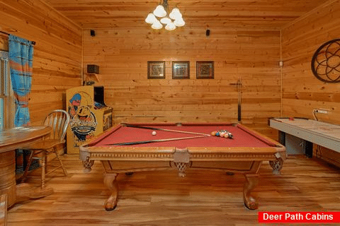 5 Bedroom cabin with Pool Table and arcade game - A Perfect Stay