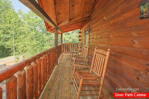 Spacious cabin with Rocking chairs and Deck - A Perfect Stay