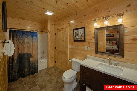 Luxury Cabin with 6 Private Bathrooms - Elk Ridge Lodge