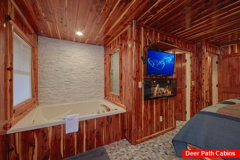 Luxury Cabin with 2 Jacuzzi Tubs and King Beds - River Retreat
