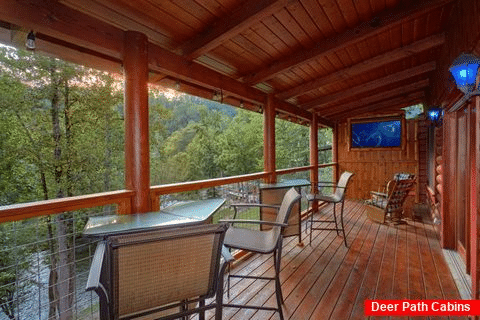 2 bedroom cabin with Deck overlooking River - River Retreat