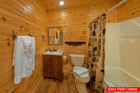 3 Bedroom 3 Bath 3 Story Cabin Sleeps 6 - Simply Incredible