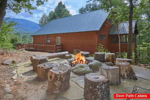 Outdoor Fire Pit 3 Bedroom Cabin - Simply Incredible