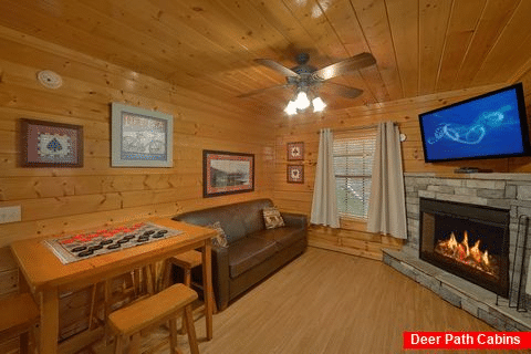 Cabin with 2 Fireplaces, Sleeper Sofa and Games - Knockin On Heaven's Door