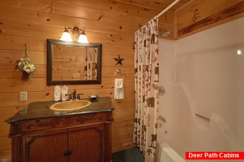 Cabin with King Master bedroom and bath - Radiant Ridge