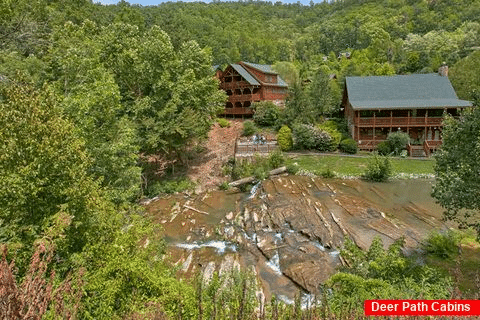 Cabin with Swimming pool and River access - Creekside Hideaway