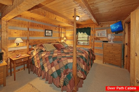 1 Bedroom Cabin with a Rustic King Bedroom - Top of The Mountain