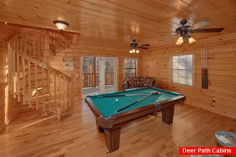Game Room with pool Table 3 Bedroom Cabin - Cheeky Chipmunk Getaway
