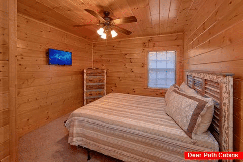 3 Bedroom Cabin Sleeps 7 in Hidden Springs - Cheeky Chipmunk Getaway