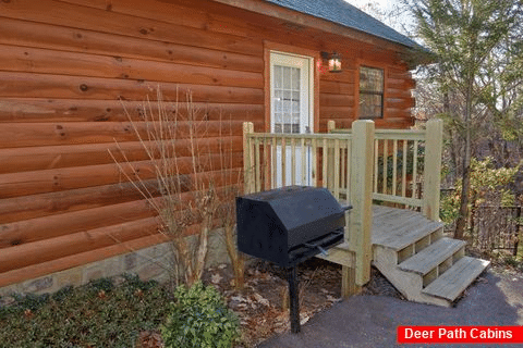 3 Bedroom Cabin with Charcoal Grill - Cheeky Chipmunk Getaway