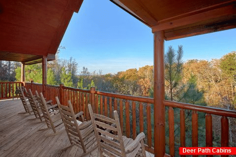 Luxury cabin with Mountain Views from deck - Fleur De Lis