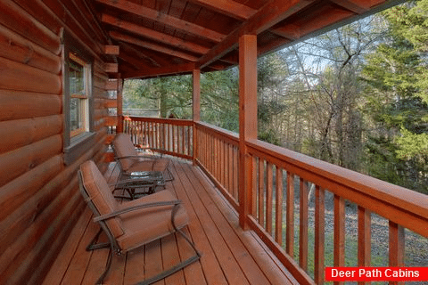 Premium 2 bedroom cabin with wooded view - April's Diamond