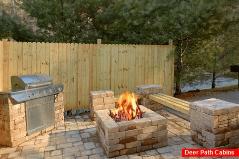 Cabin with Fire Pit and outdoor Grilling Area - April's Diamond