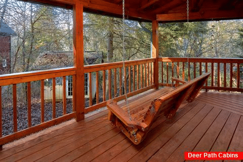 Secluded cabin with Porch Swing and Fire Pit - April's Diamond