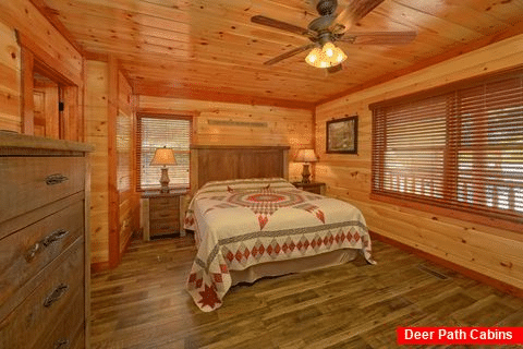 Spacious 12 bedroom cabin with 11 King beds - Dream Maker Lodge