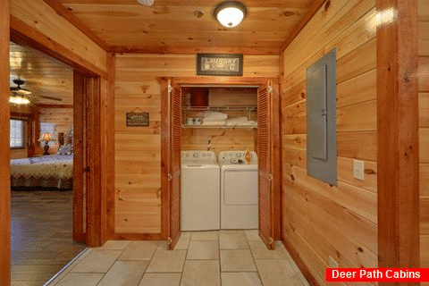 3 story cabin with 12 bedrooms and 16 baths - Dream Maker Lodge