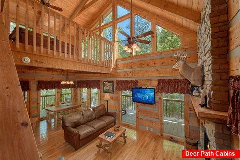 Spacious one bedroom cabin with 2 Fireplaces - Kicked Back Creekside