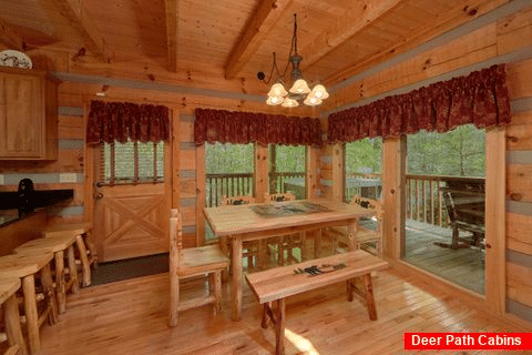 Wears Valley cabin with an eat-in dining room - Kicked Back Creekside