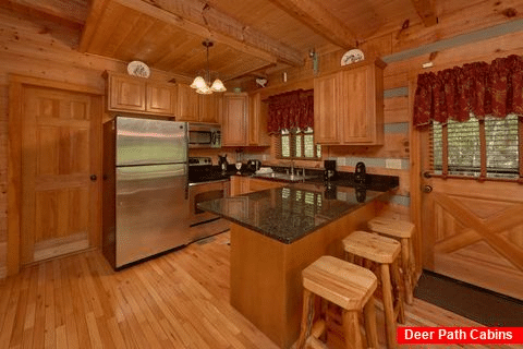 Spacious wears valley cabin with full kitchen - Kicked Back Creekside