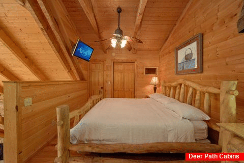 1 Bedroom cabin with loft bedroom and bath - Kicked Back Creekside