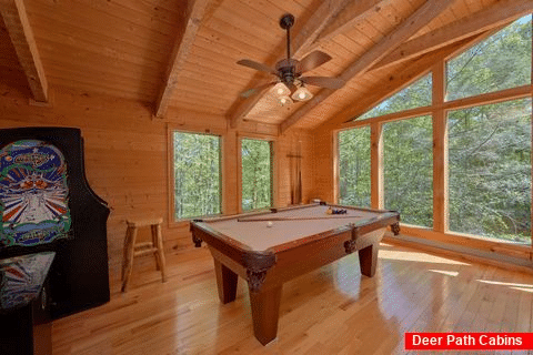 Private cabin with Pool table and Game room Loft - Kicked Back Creekside