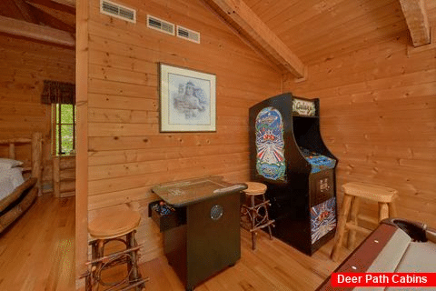 1 Bedroom cabin with arcade games and pool table - Kicked Back Creekside