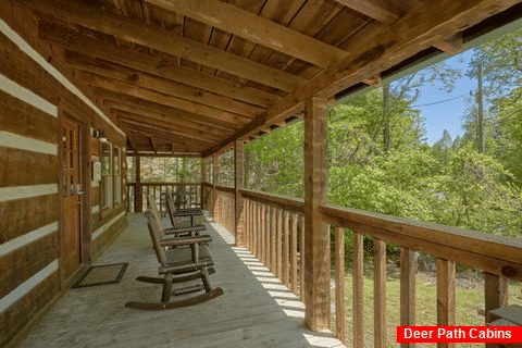 1 Bedroom Cabin with a Wrap-Around Covered Deck - Turtle Dovin'