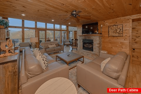 Premium 5 bedroom cabin with fireplace and Views - Amazing Views to Remember