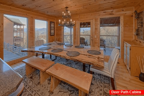 Luxurious 5 bedroom cabin with large dining room - Amazing Views to Remember