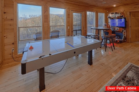 5 Bedroom Cabin with game room and air hockey - Amazing Views to Remember