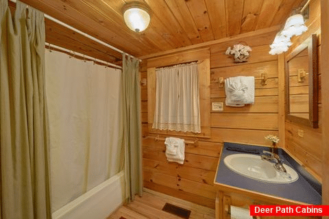 1 Bedroom 2 Bath Cabin Sleeps 6 - Jasmine's Retreat
