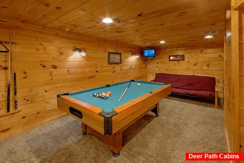 Game Room with Pool Table Cabin Sleeps 6 - Jasmine's Retreat