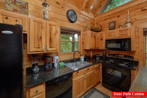 3 Bedroom Cabin with a fully stocked kitchen - Bear Pause Cabin