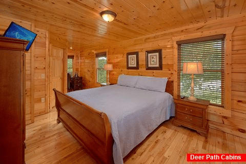 3 Bedroom Cabin with a desk nook in master bed - Bear Pause Cabin