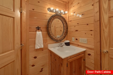 3 Bedroom Cabin with Master suite on main-level - Bear Pause Cabin