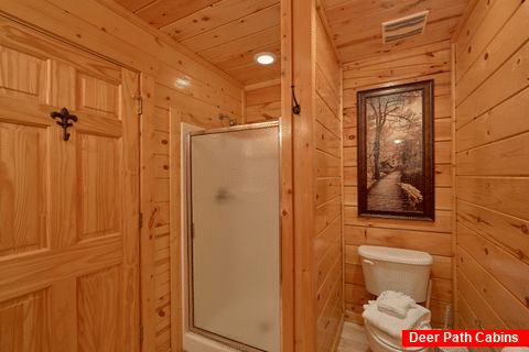 3 Bedroom Cabin with a private bathroom - Bear Pause Cabin