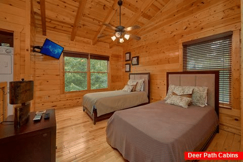 3 Bedroom Cabin with 2 Twin Beds in the Loft - Bear Pause Cabin
