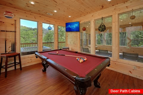 Game Room with Pool Table and Arcade Game - Scenic Mountain Pool
