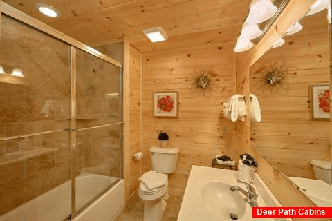 Luxurious 1 Bedroom Cabin 2 Bath Sleeps 6 - Swimming Hole