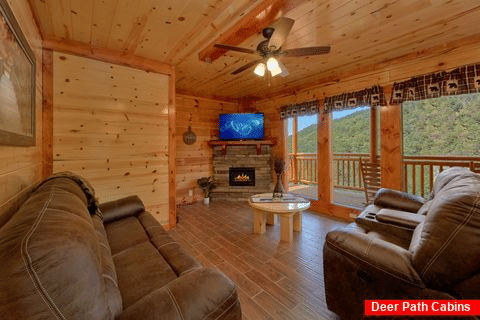 8 Bedroom Cabin with a Fireplace - Marco Polo