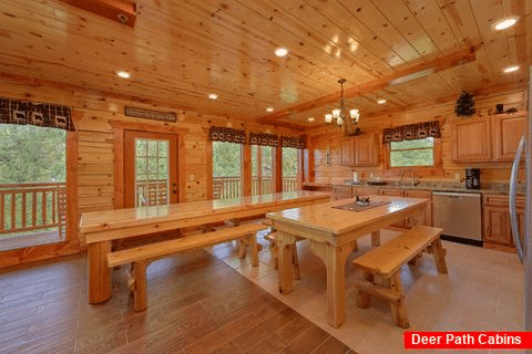 8 Bedroom Cabin with an eat-in kitchen - Marco Polo