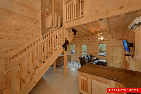 Spacious 1 bedroom cabin with Loft bedroom - Out On A Limb
