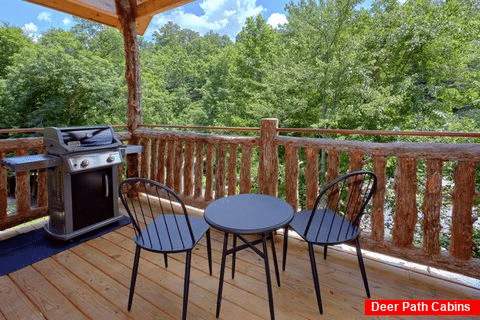 1 Bedroom cabin with Hot Tub and Gas Grill - Out On A Limb