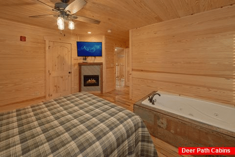 Queen bedroom with Jacuzzi Tub and Fireplace - Poolside Lodge
