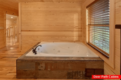Private Jacuzzi Tub in Queen Bedroom in cabin - Poolside Lodge
