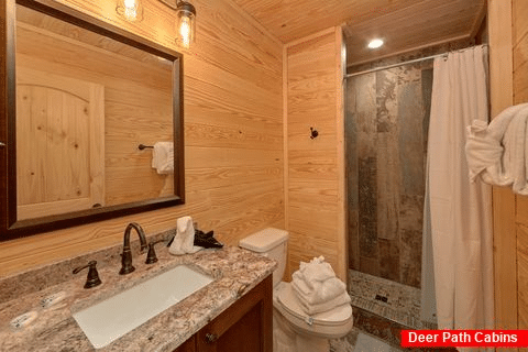 Luxurious bathroom in 7 bedroom rental cabin - Poolside Lodge