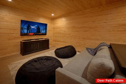 Luxurious 7 bedroom cabin with Theater Room - Poolside Lodge